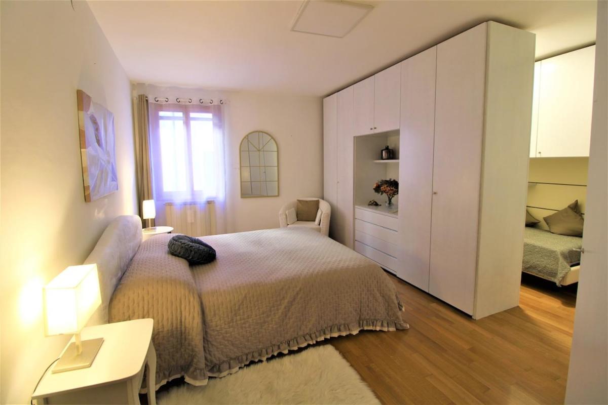 Charming Canal View San Marco Apartment